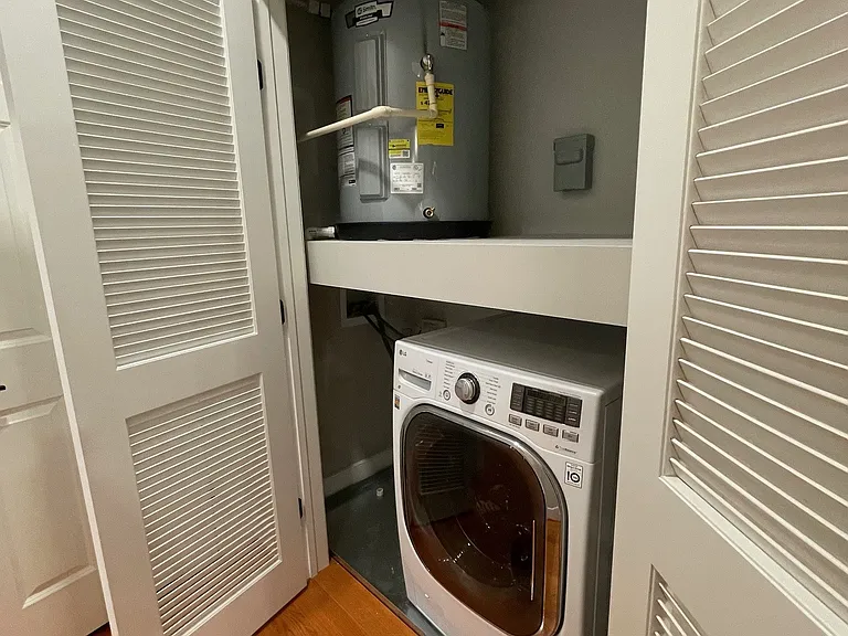 18 W Madison St #401 — Photo 2