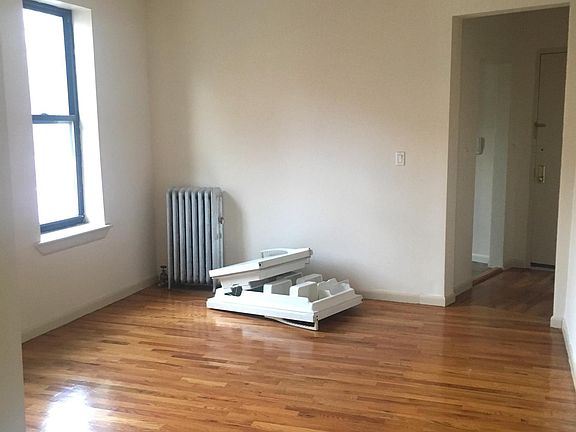 4th image of 2085 Morris Ave APT B11