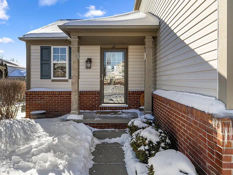 7164 Richmond Dr — Photo 2