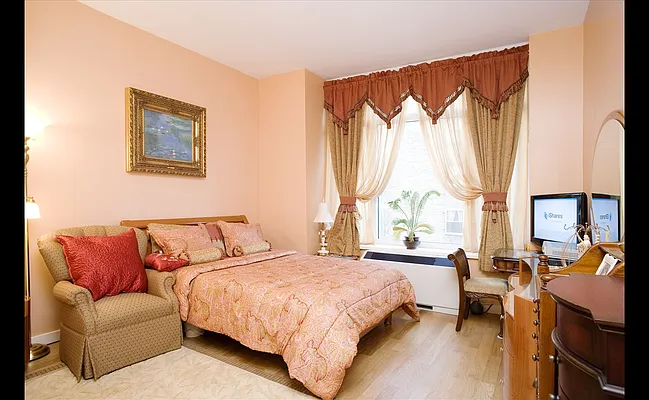 Rented by Douglas Elliman | media 33