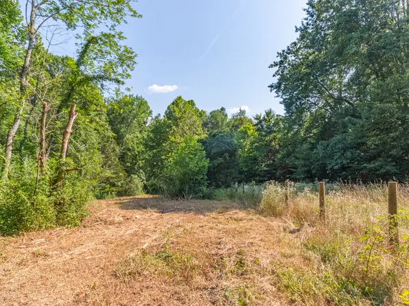 1 Snow Creek Rd, Santa Fe, TN 38482