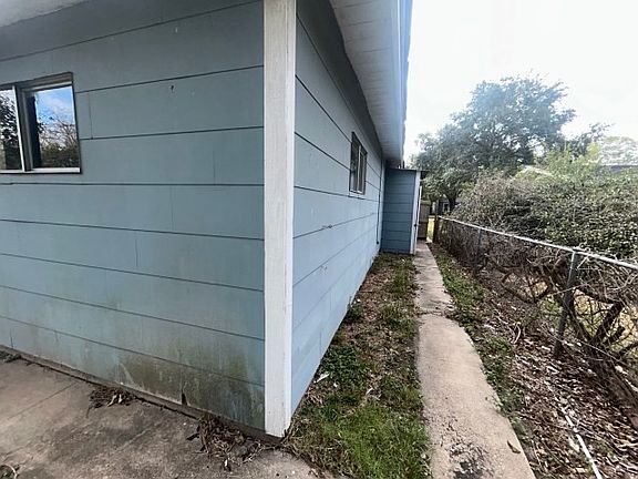 2nd image of 2302 E Mistletoe Ave