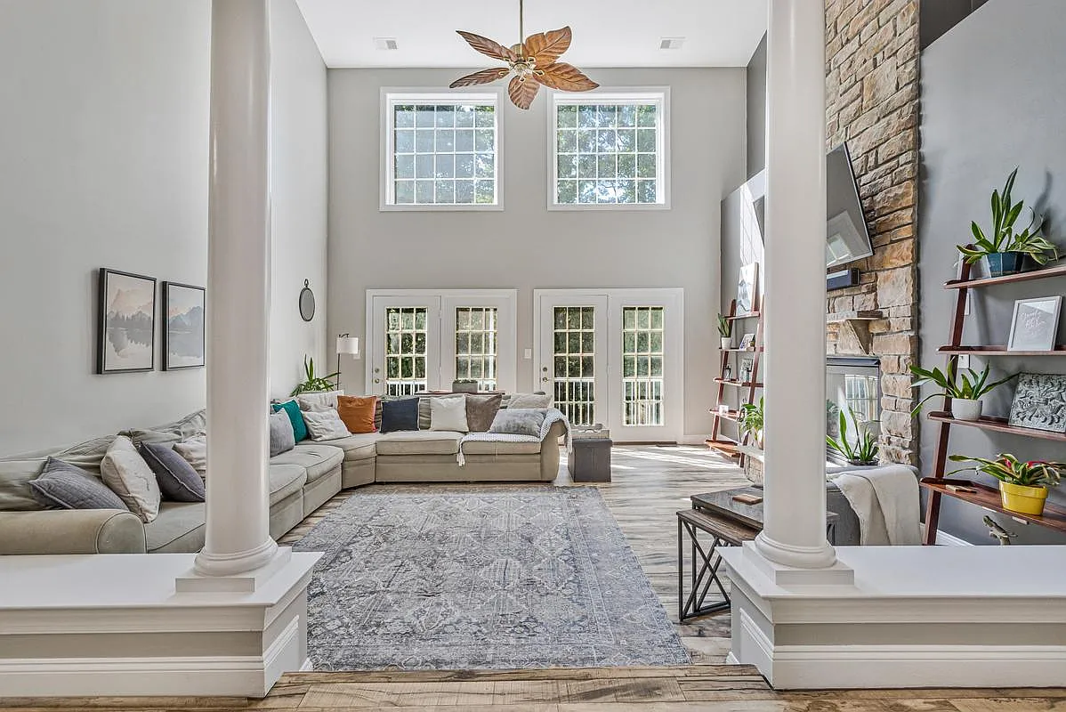 6 bed, 6524 sqft, $4,700 — Photo 2