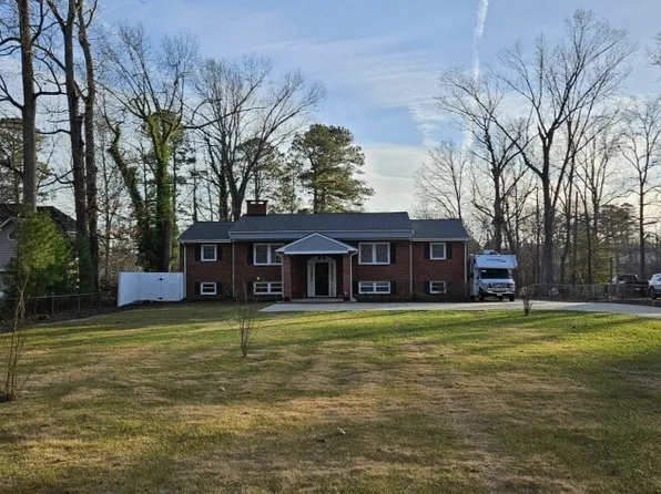 104 Swift Creek Ln, Colonial Heights, VA 23834