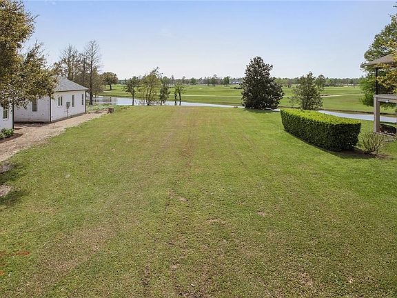 4th image of 19 Fairway Oaks Dr