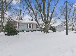 2819 W Park Ln, Oakwood Hills, IL 60013