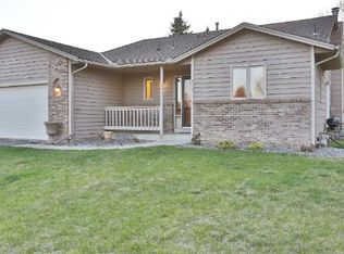 930 Bluff Pass N, Chaska, MN 55318