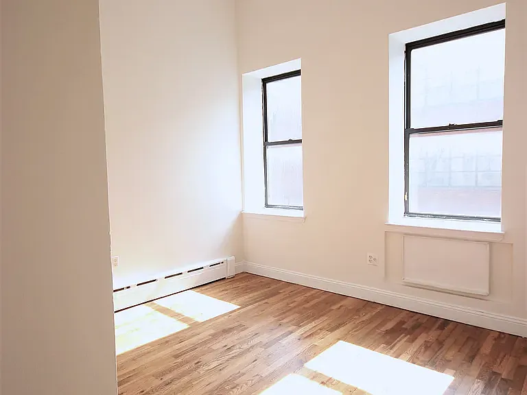 525 W 49th St #5D — Photo 6