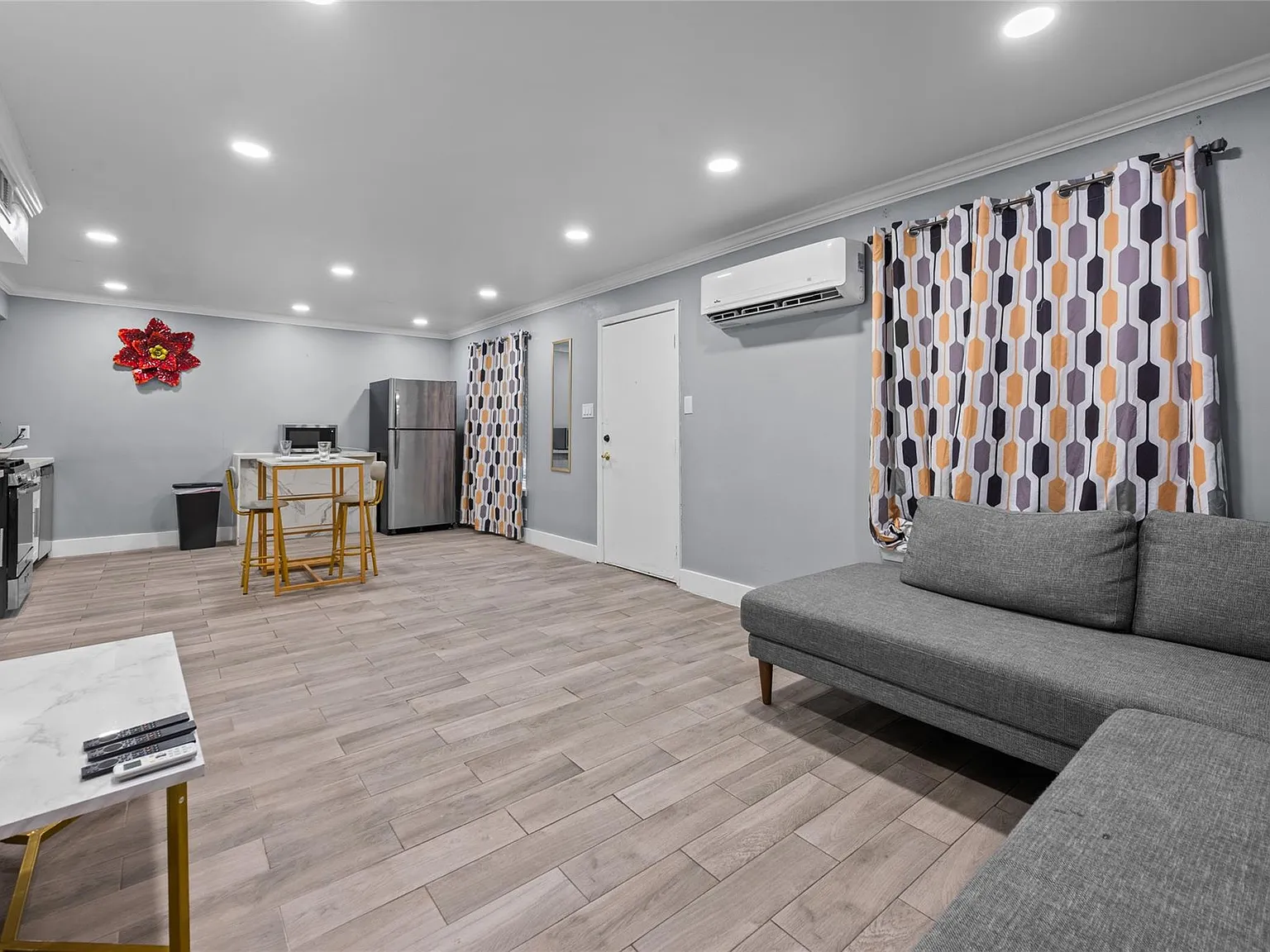 2 bed, 1.0 bath, 750 sqft, $1,750 — Photo 1