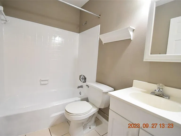 604 Southwood Cv — Photo 48