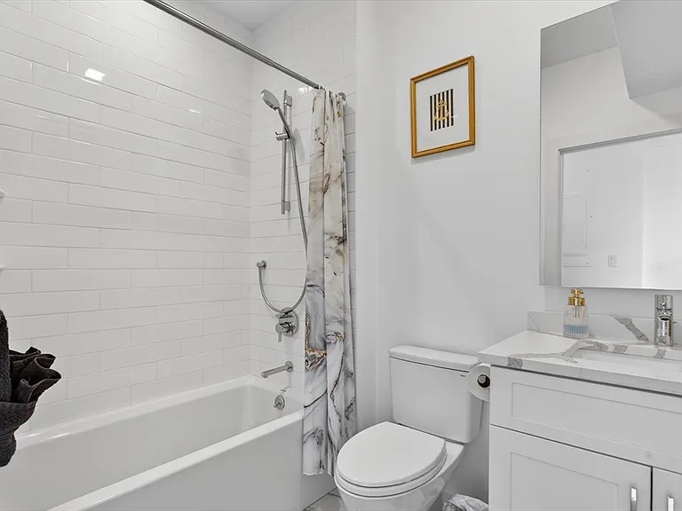 946 Saratoga St #303 — Photo 10