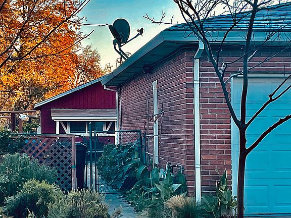 3rd image of 4964 Date Ave