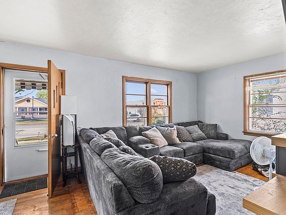 3rd image of 1219 Witzel Ave