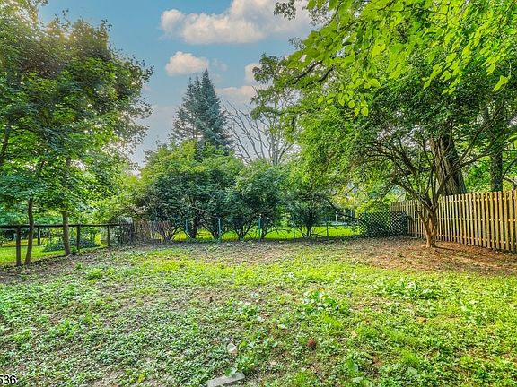 5th image of 383 Long Hill Rd