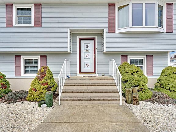 4th image of 16 Bahama Ave