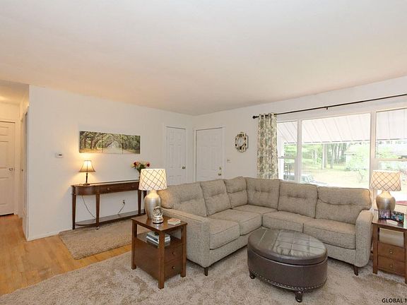 4th image of 37 Quevic Dr