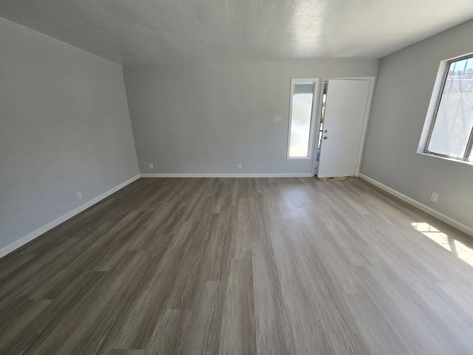 2 bed, 850 sqft, $2,300 — Photo 4