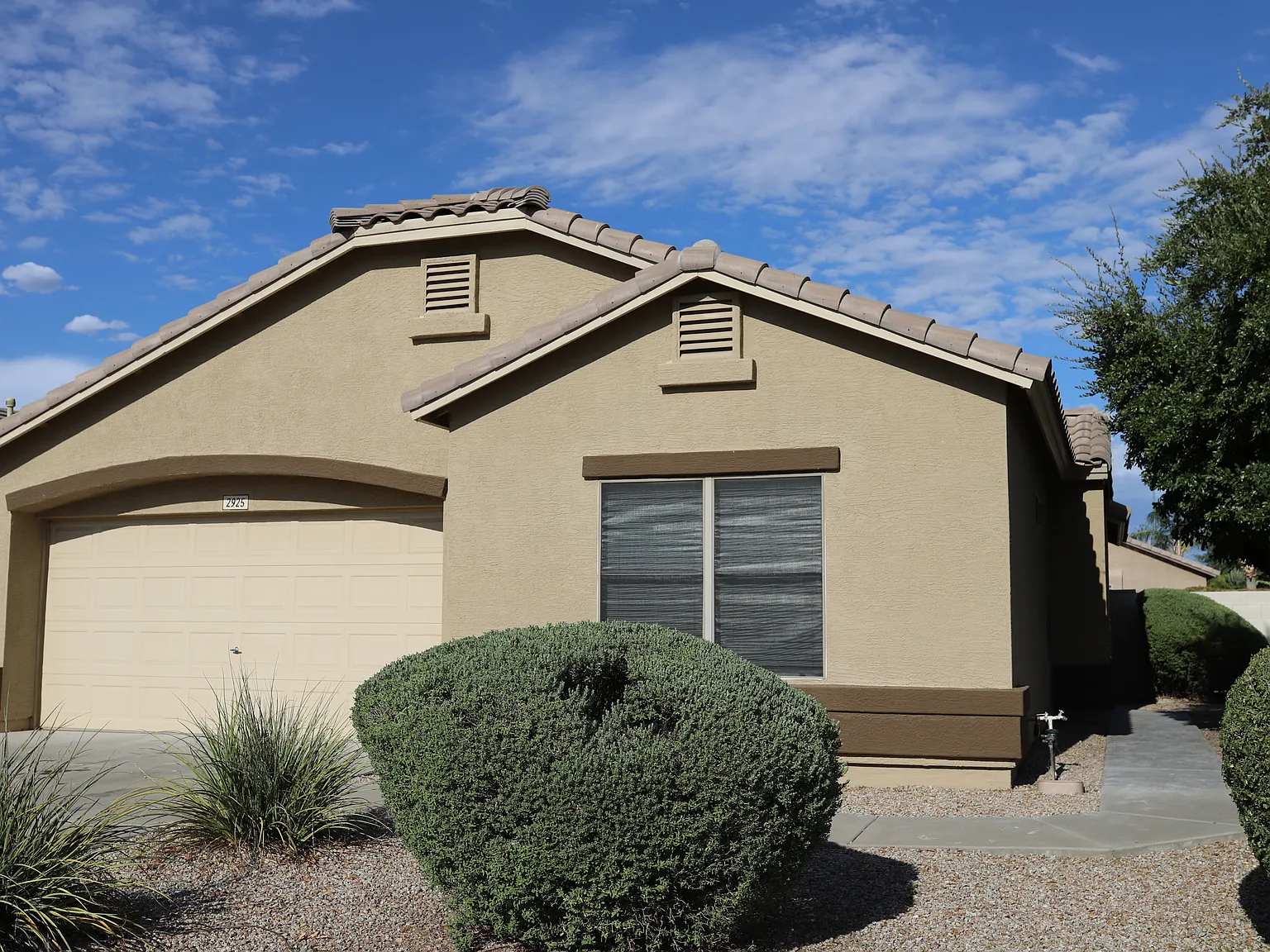 2 bed, 2.0 bath, 1109 sqft, $1,995 — Photo 2