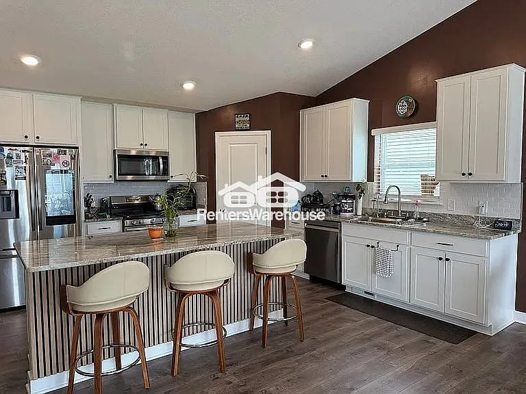 14250 Cheshire Ln N — Photo 3