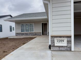 2209 E 42nd St, Kearney, NE 68847