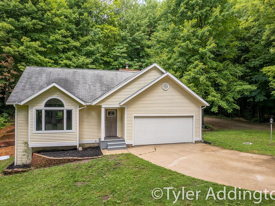 1st image of 17350 Country Ln NE