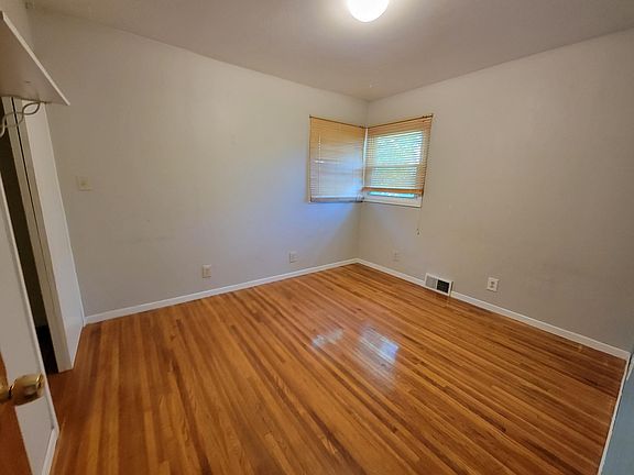 4th image of 6828 12th Ave S