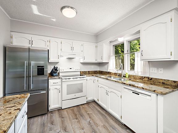 5th image of 717 Dresden Dr