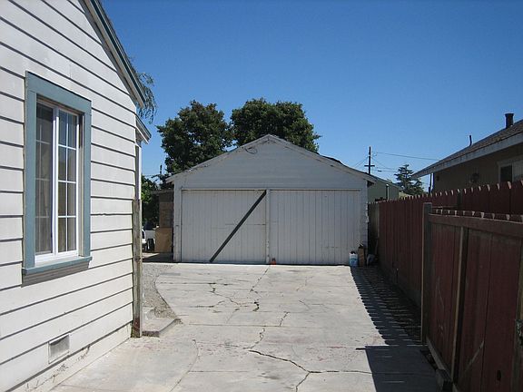 Detached Garage