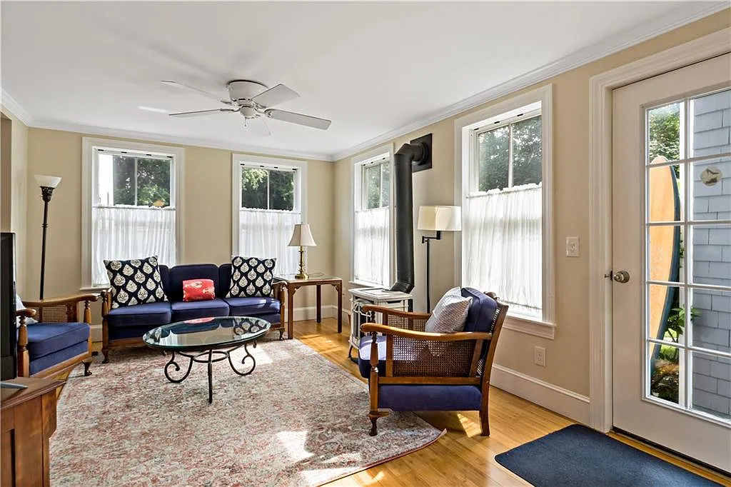 2 bed, 2.0 bath, 1160 sqft, $10,000 — Photo 3