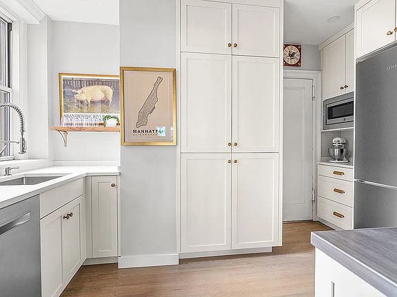 3rd image of 215 W 91st St APT 81