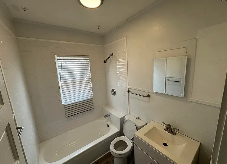 1105 Bluff St #2 — Photo 8