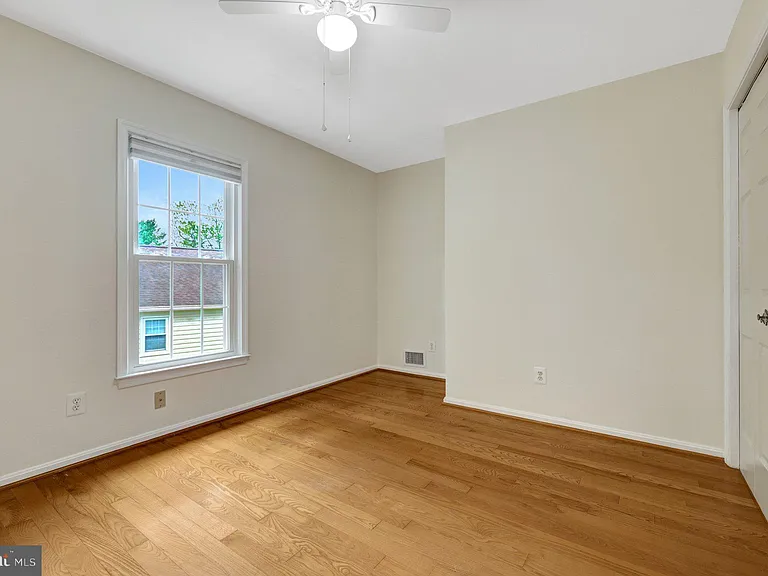 8995 Parliament Dr — Photo 35