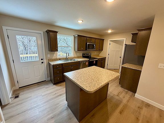 Kitchen with all appliances