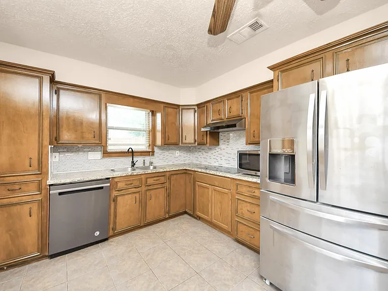 14007 Fleur De Lis Blvd — Photo 25