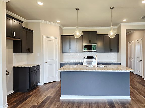 Kitchen Breakfast Bar