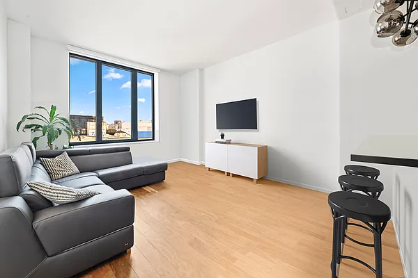 Rented by SERHANT. | media 4