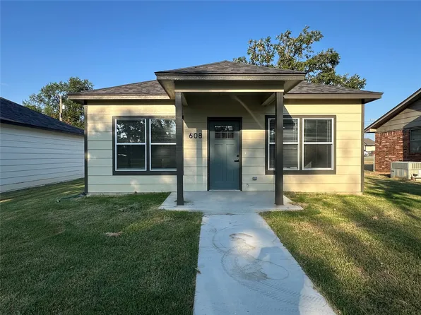 608 S 3rd St, Morris, OK 74445
