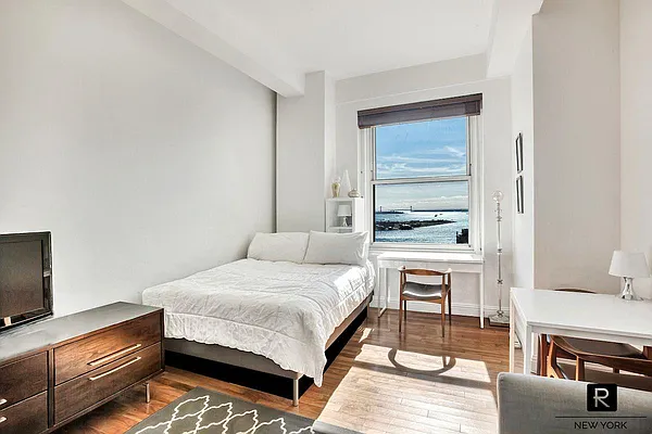 Rented by R New York | media 21