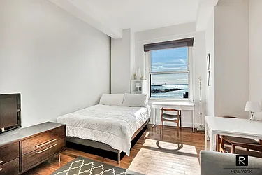 Rented by R New York