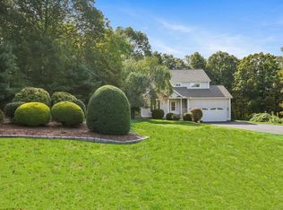 6 Autumn Ridge Rd, Oxford, CT 06478