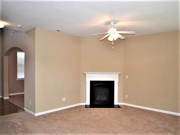 3rd image of 7 Echo Valley Dr