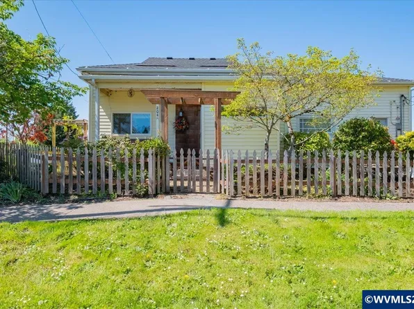 204 N 3rd St, Jefferson, OR 97352