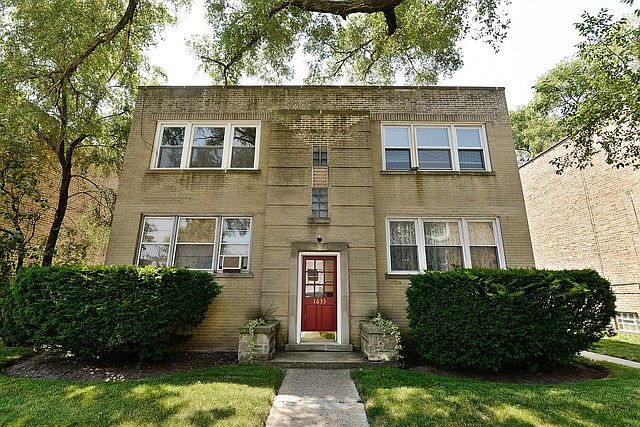 1st image of 1633 W Glenlake Ave APT 2W