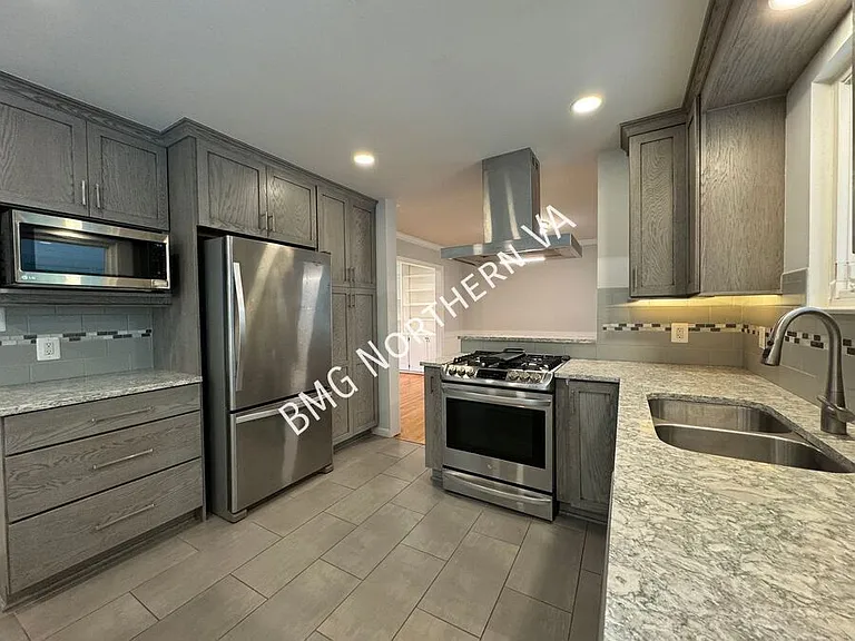 5406 Gainsborough Dr — Photo 8