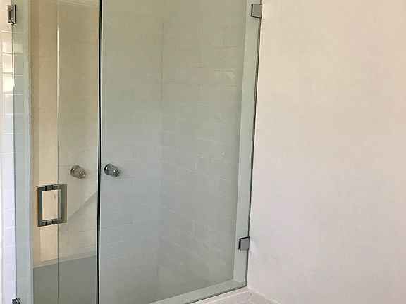4th image of 1050 S Genesee Ave #1050