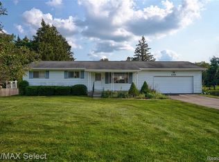 4069 Sheraton Dr, Flint, MI 48532