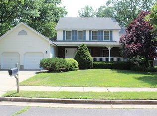10 East Dr, Edison, NJ 08820