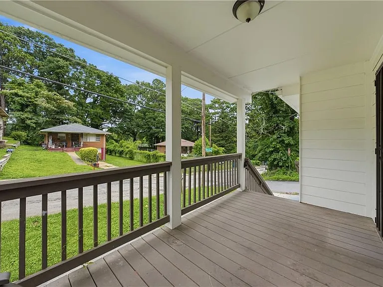226 Thornton St SW — Photo 3