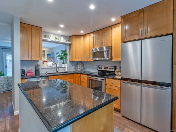 5 Knoll Lane #5, Simsbury, CT 06089