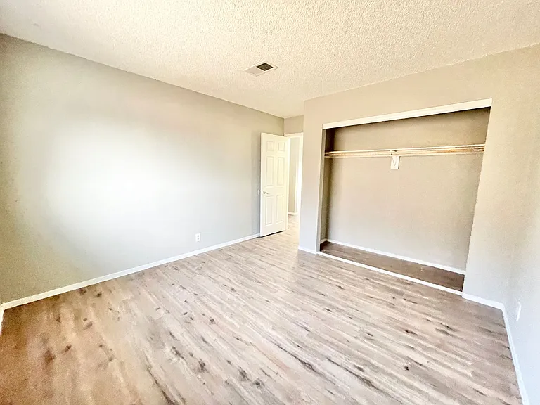 1400 Henry Dr — Photo 8